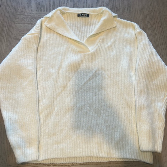 Sweaters - Soft wool blouse
